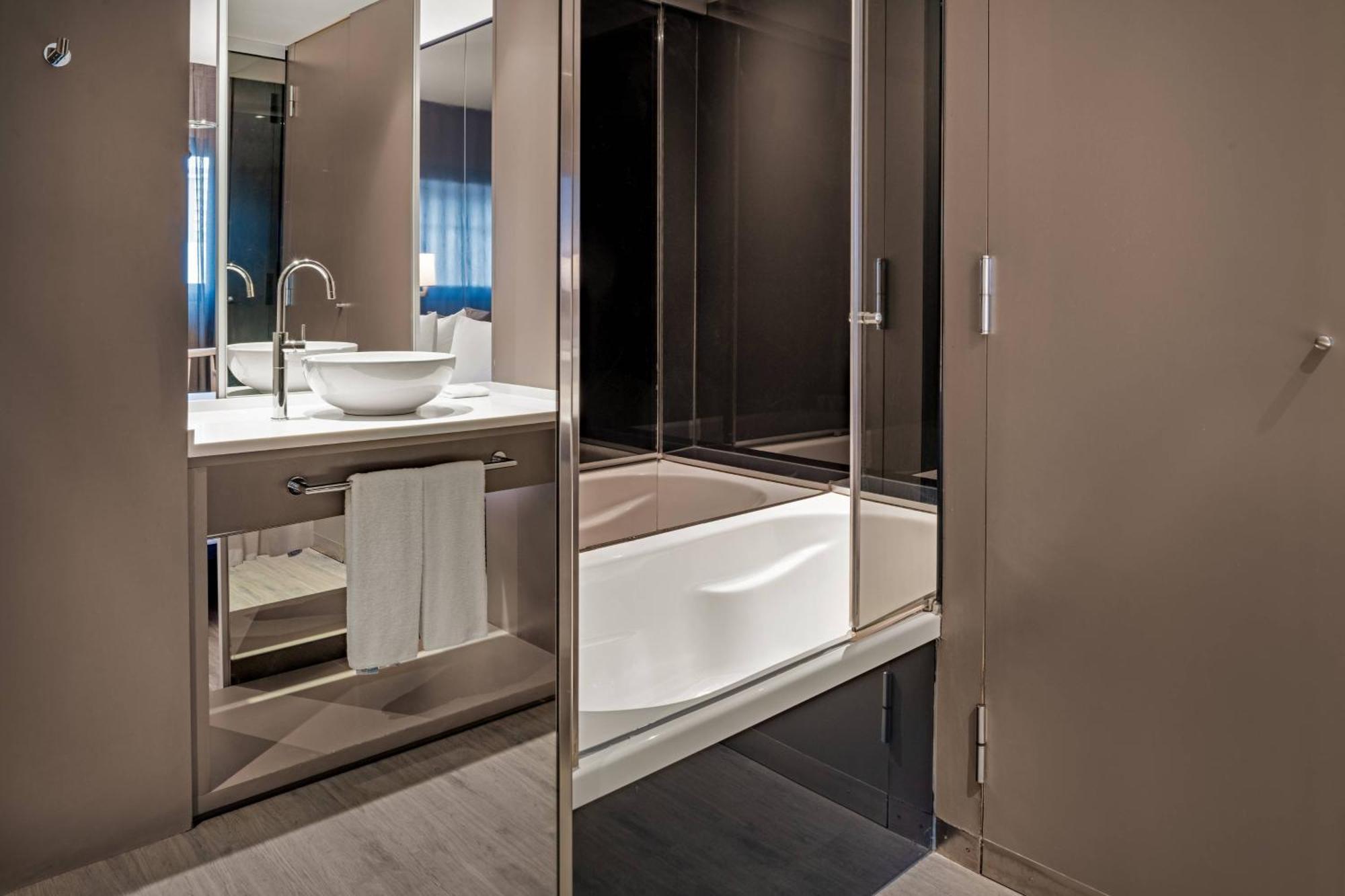 Ac Hotel Sants By Marriott Barcelona Eksteriør billede
